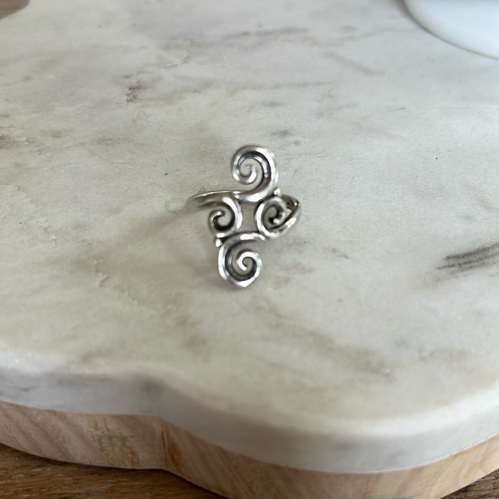 James Avery retired scroll ring SS size 6